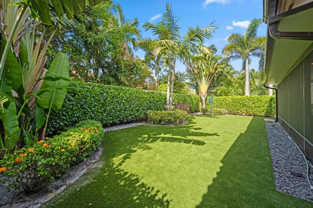 2895 FARRAGUT LANE West Palm Beach, FL 33409