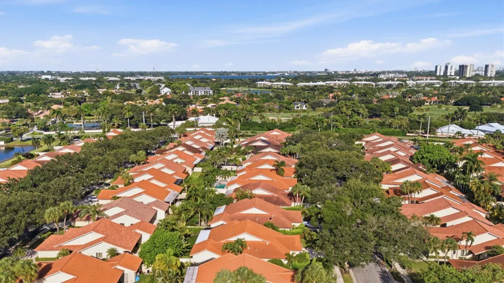 2895 FARRAGUT LANE West Palm Beach, FL 33409
