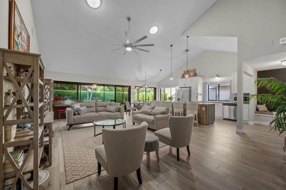 2895 FARRAGUT LANE West Palm Beach, FL 33409