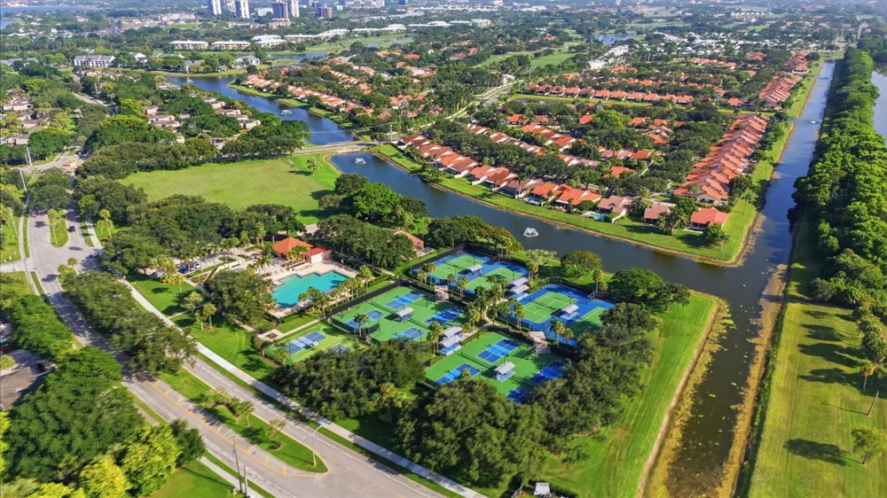 2895 FARRAGUT LANE West Palm Beach, FL 33409
