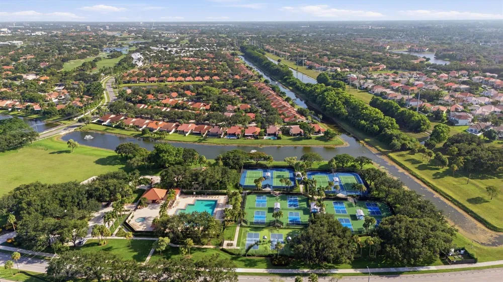 2895 FARRAGUT LANE West Palm Beach, FL 33409