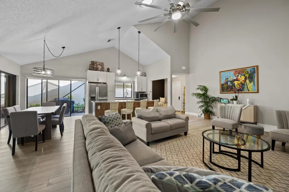 2895 FARRAGUT LANE West Palm Beach, FL 33409