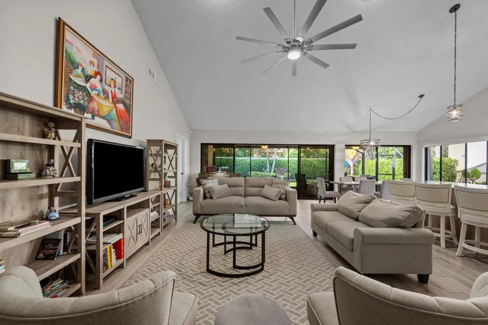2895 FARRAGUT LANE West Palm Beach, FL 33409
