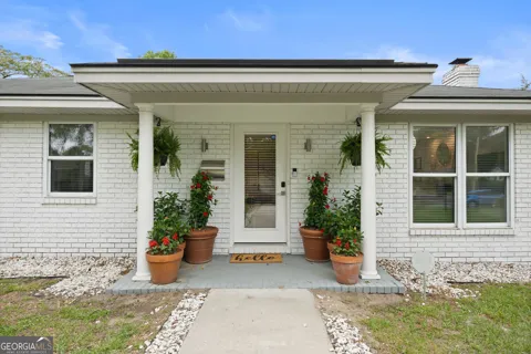 1520 E 49th ST