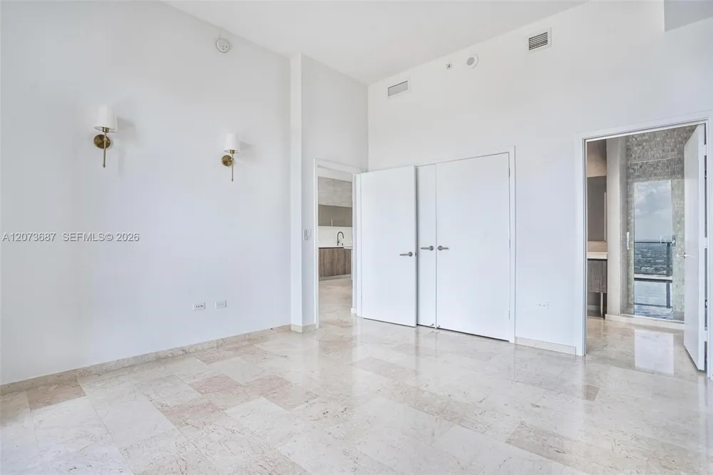 88 SW 7th St #4004 Miami, FL 33130
