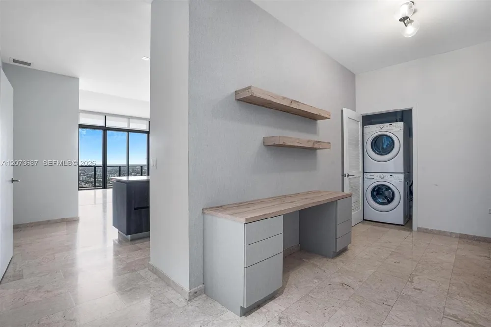 88 SW 7th St #4004 Miami, FL 33130
