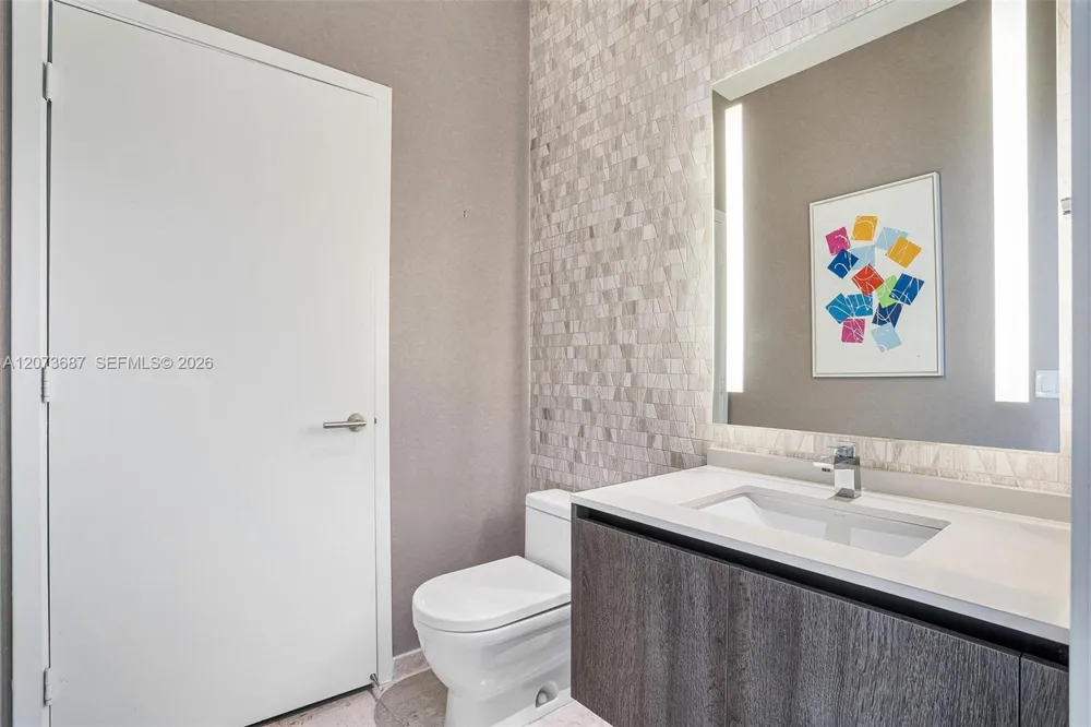 88 SW 7th St #4004 Miami, FL 33130