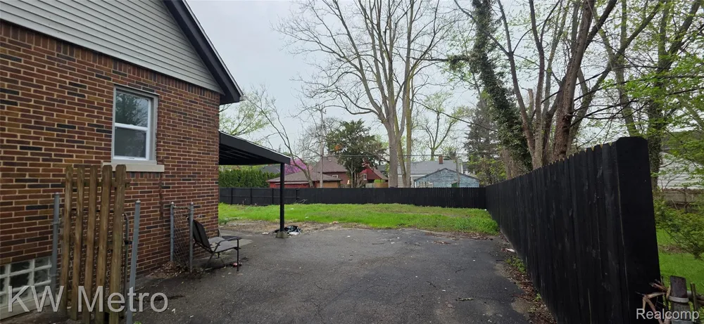 16765 Blackstone Street Detroit City, MI 48219
