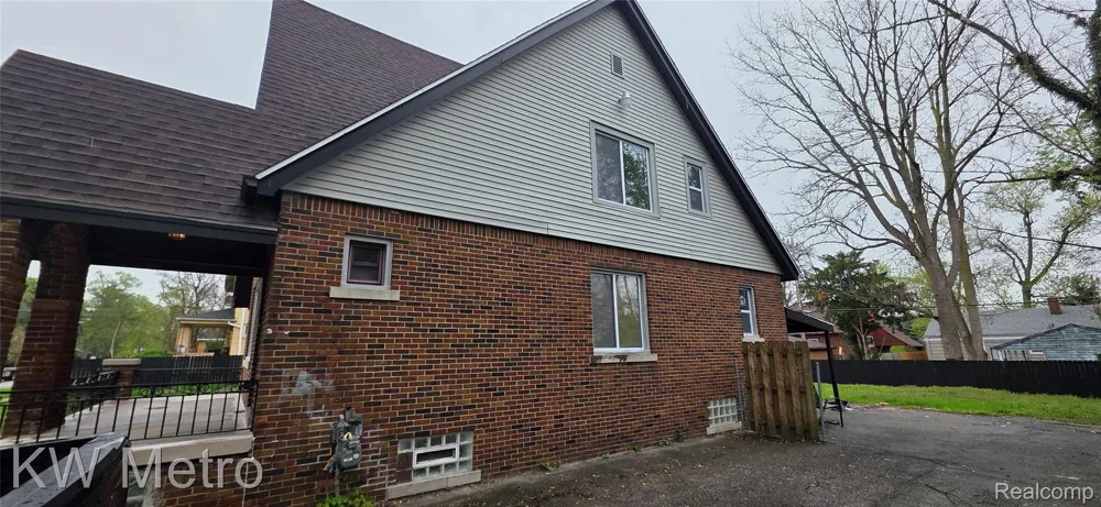 16765 Blackstone Street Detroit City, MI 48219