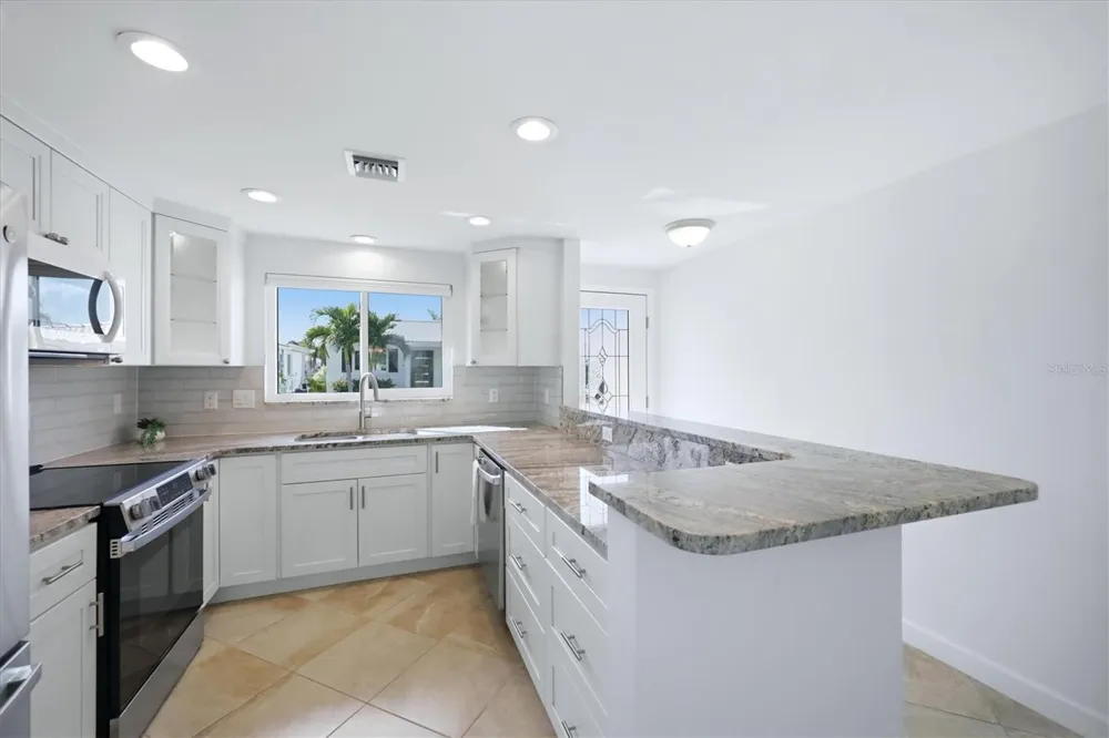 885 SPANISH DRIVE Longboat Key, FL 34228