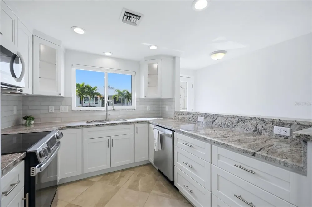 885 SPANISH DRIVE Longboat Key, FL 34228
