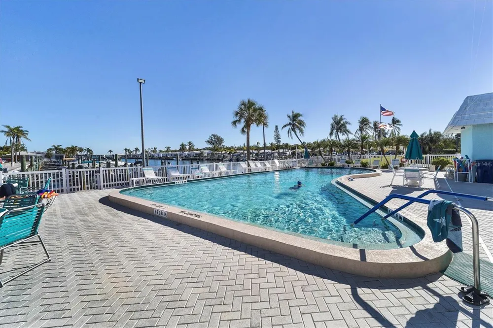 885 SPANISH DRIVE Longboat Key, FL 34228