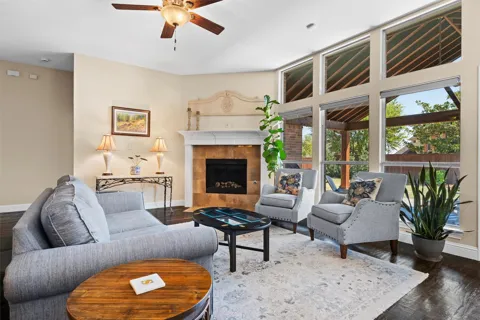 850 Woodview Drive