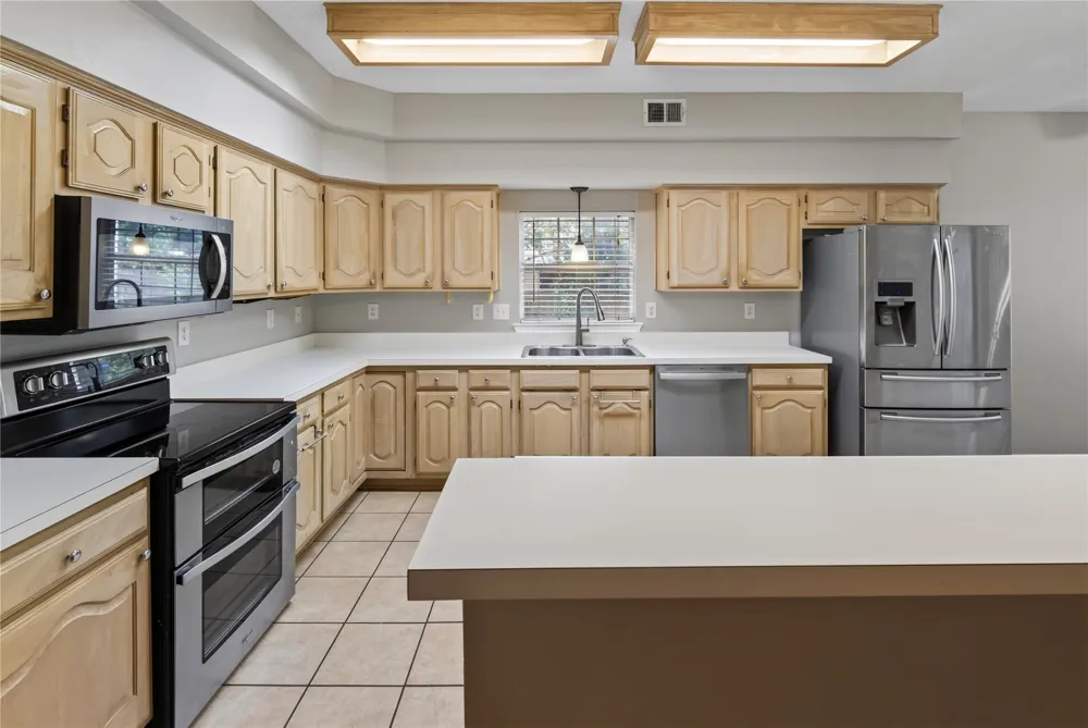 2201 W Brooklake Street Denton, TX 76207