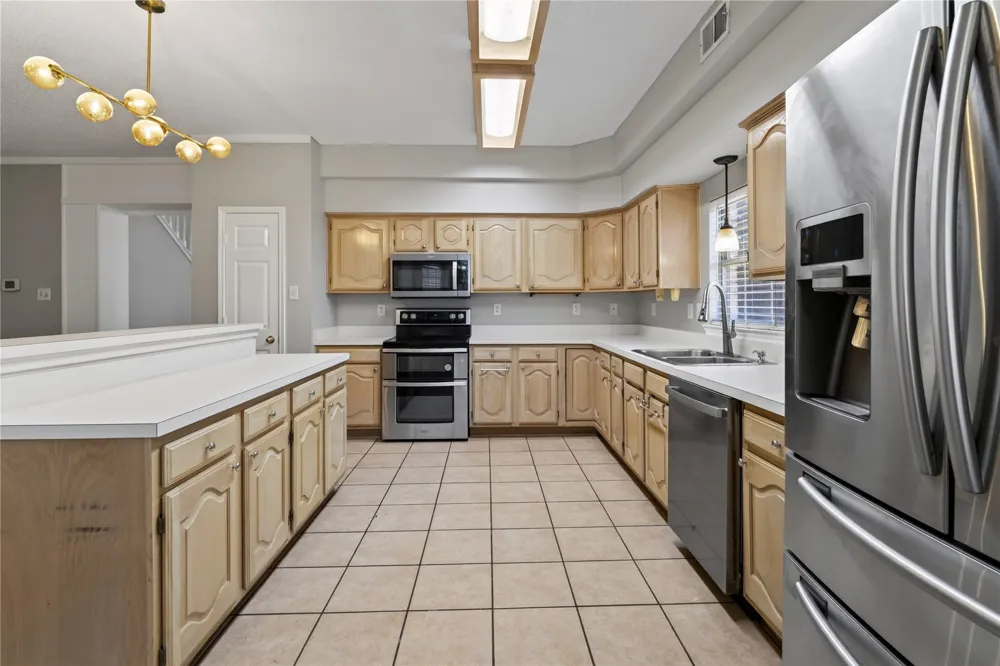 2201 W Brooklake Street Denton, TX 76207