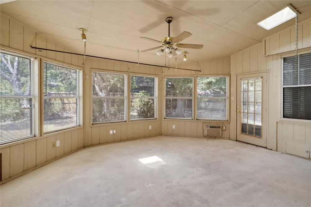2201 W Brooklake Street Denton, TX 76207