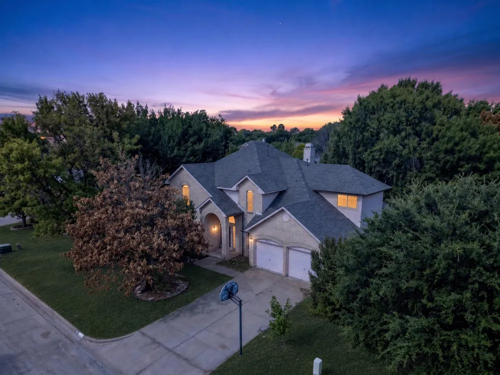 2201 W Brooklake Street Denton, TX 76207