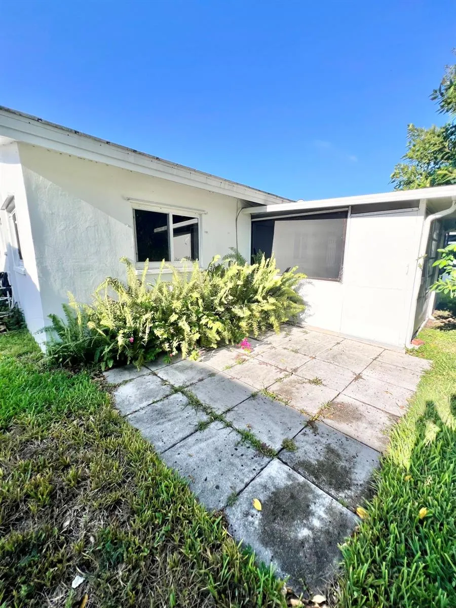 6711 NW 72nd Street Tamarac, FL 33321