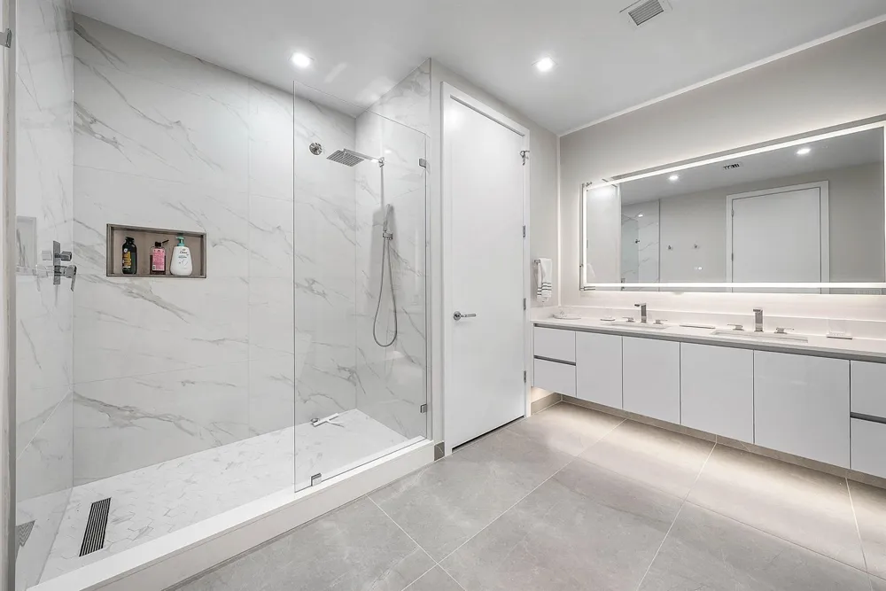 220 LAKE SHORE DR DRIVE #1107 Lake Park, FL 33403