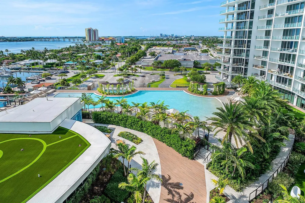 220 LAKE SHORE DR DRIVE #1107 Lake Park, FL 33403