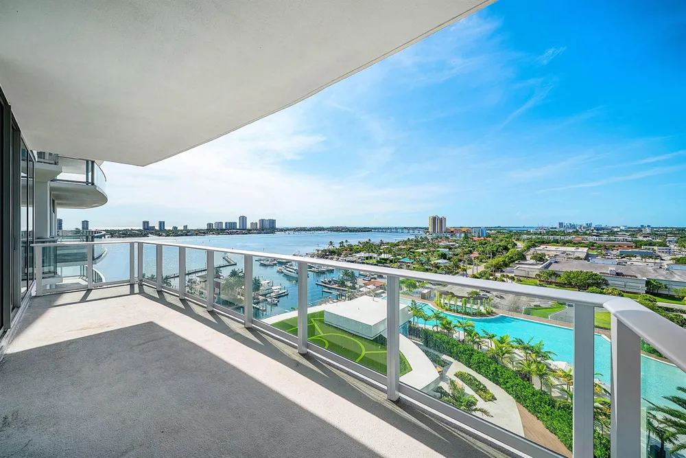 220 LAKE SHORE DR DRIVE #1107 Lake Park, FL 33403