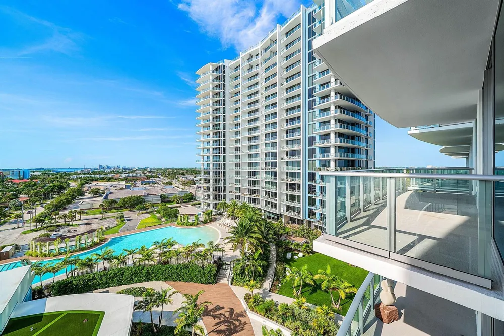220 LAKE SHORE DR DRIVE #1107 Lake Park, FL 33403
