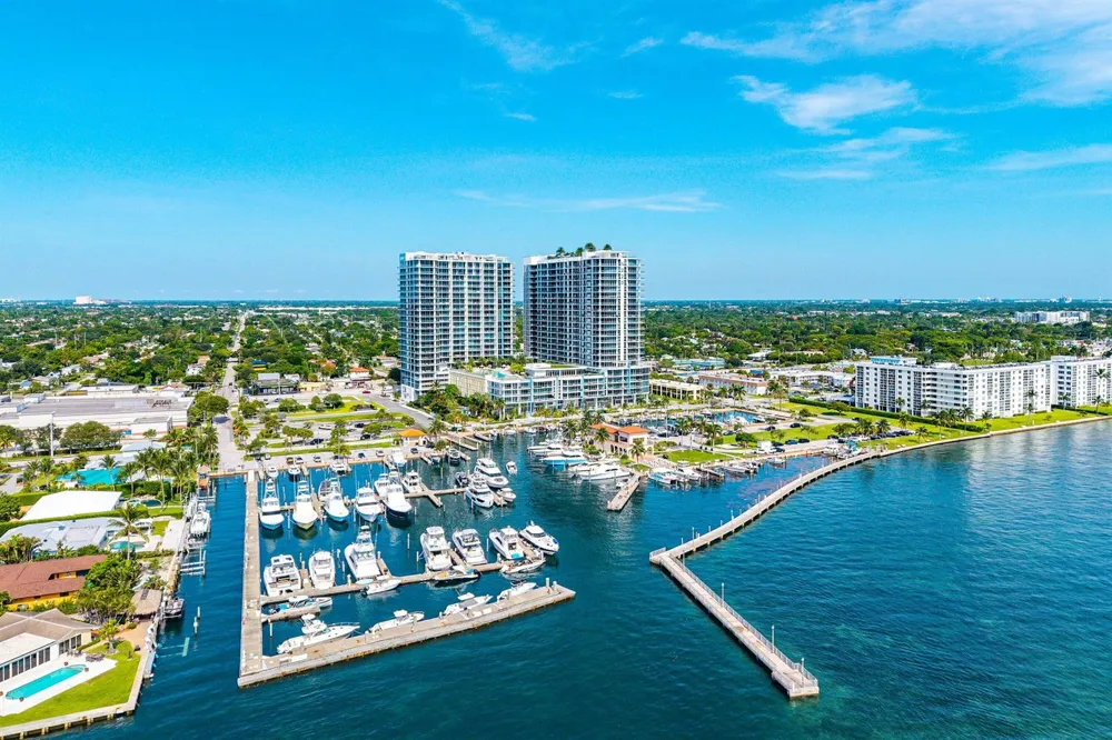 220 LAKE SHORE DR DRIVE #1107 Lake Park, FL 33403