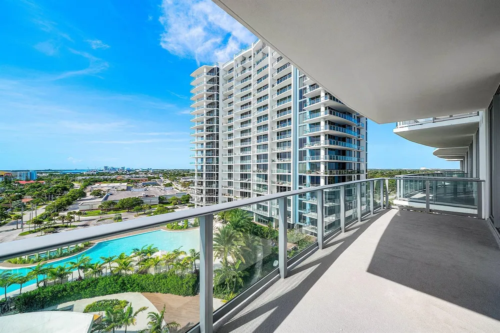 220 LAKE SHORE DR DRIVE #1107 Lake Park, FL 33403