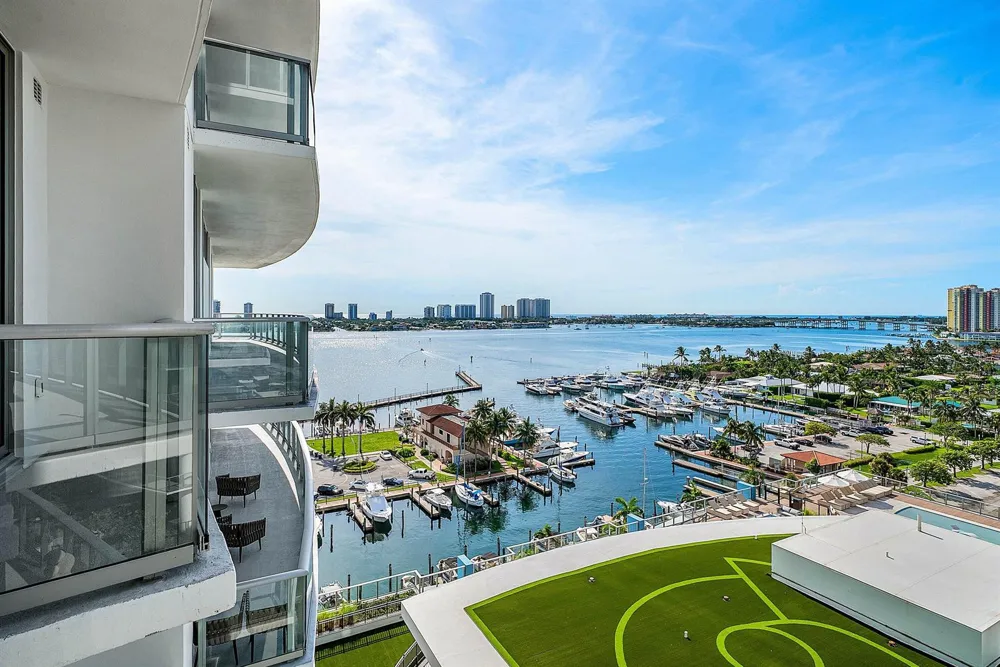 220 LAKE SHORE DR DRIVE #1107 Lake Park, FL 33403