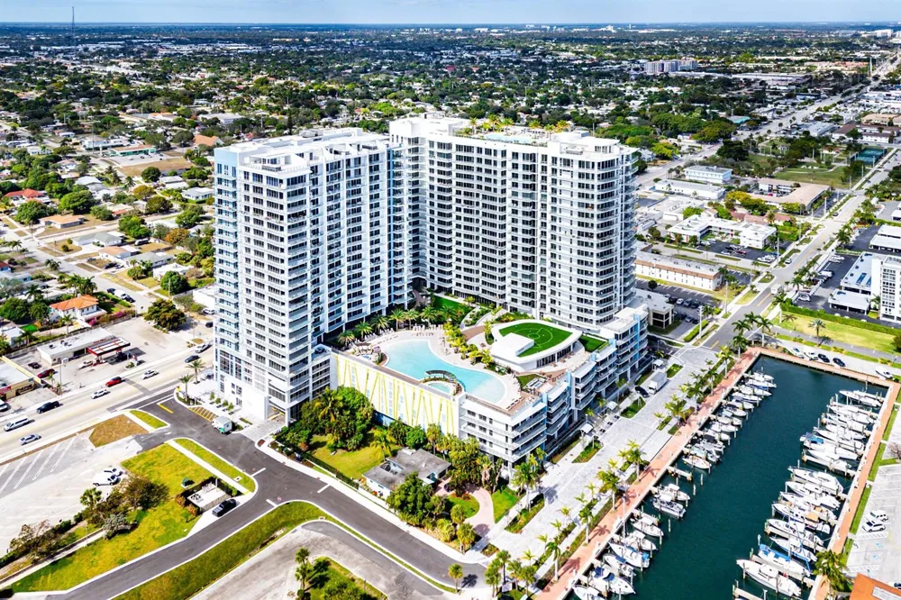 220 LAKE SHORE DR DRIVE #1107 Lake Park, FL 33403