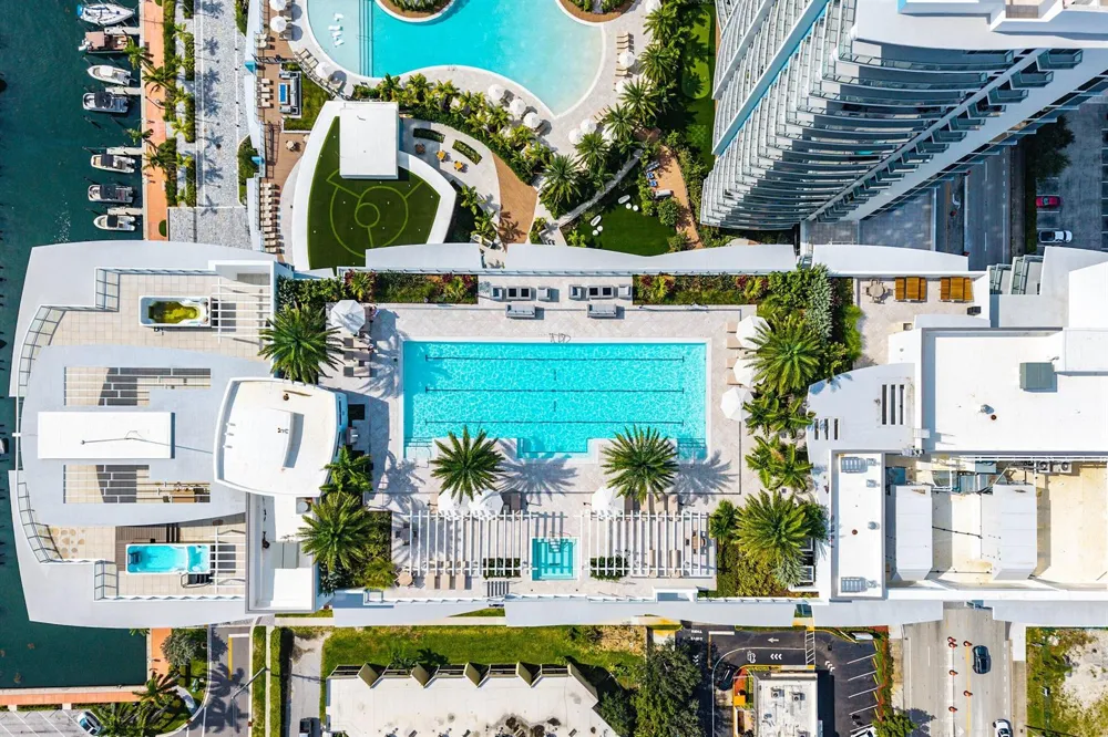 220 LAKE SHORE DR DRIVE #1107 Lake Park, FL 33403