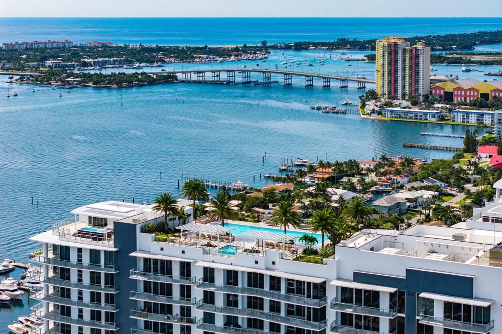 220 LAKE SHORE DR DRIVE #1107 Lake Park, FL 33403