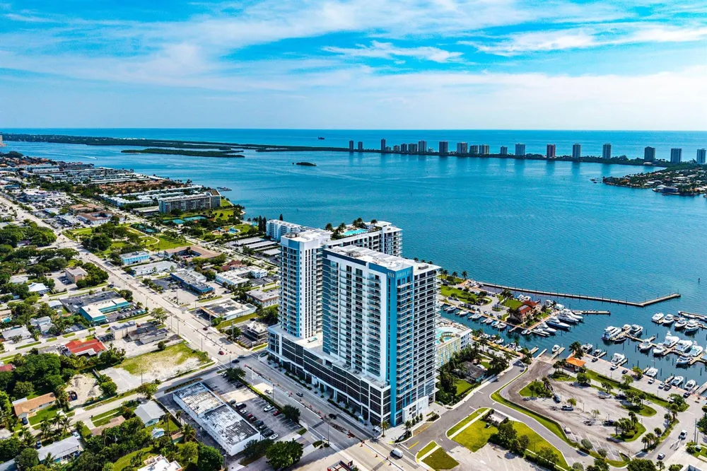 220 LAKE SHORE DR DRIVE #1107 Lake Park, FL 33403