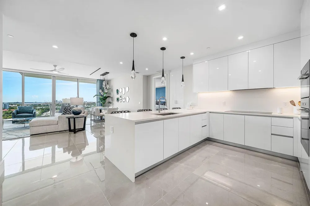 220 LAKE SHORE DR DRIVE #1107 Lake Park, FL 33403