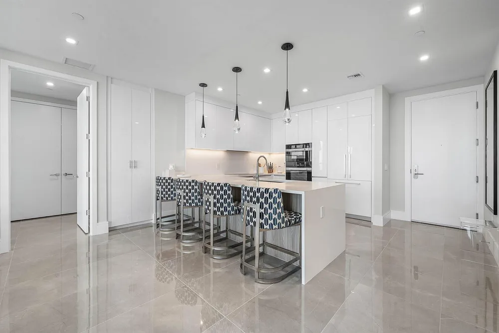 220 LAKE SHORE DR DRIVE #1107 Lake Park, FL 33403
