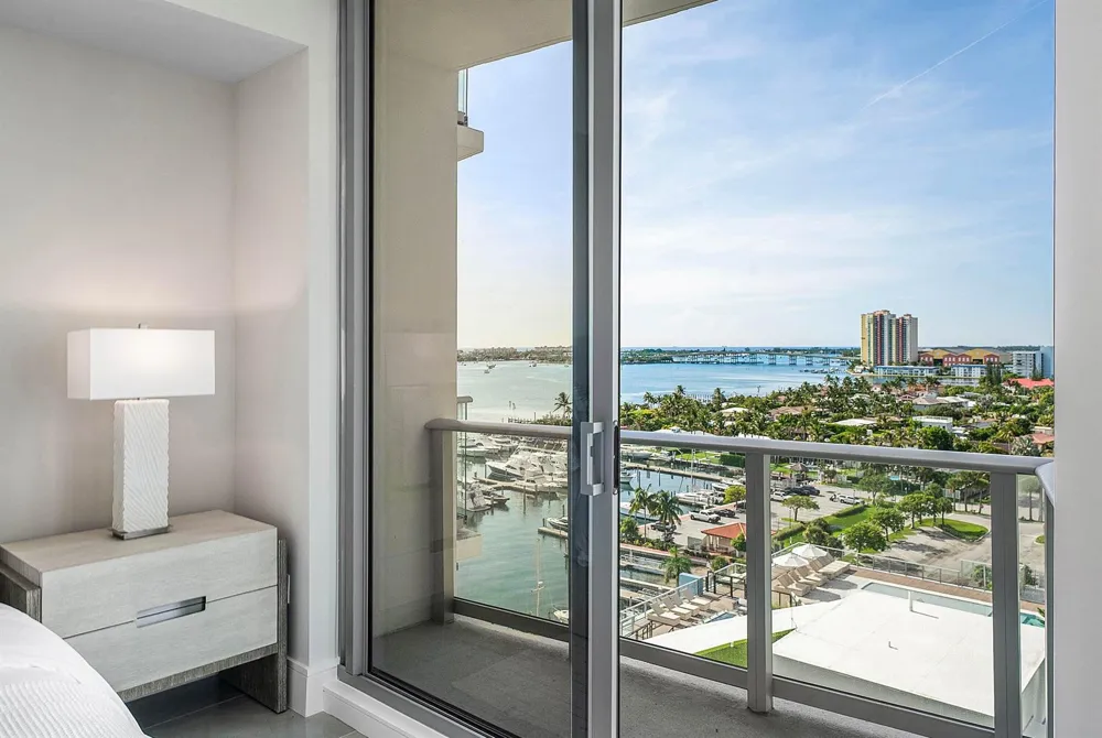 220 LAKE SHORE DR DRIVE #1107 Lake Park, FL 33403