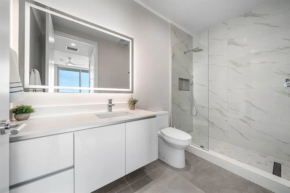 220 LAKE SHORE DR DRIVE #1107 Lake Park, FL 33403
