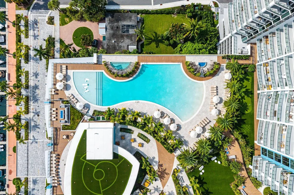 220 LAKE SHORE DR DRIVE #1107 Lake Park, FL 33403