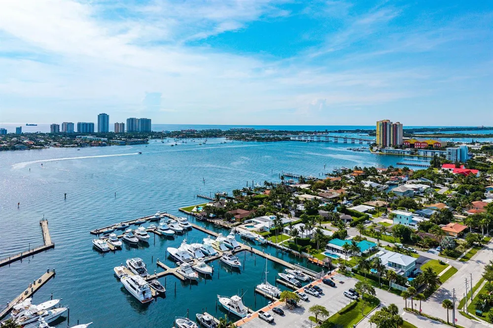 220 LAKE SHORE DR DRIVE #1107 Lake Park, FL 33403