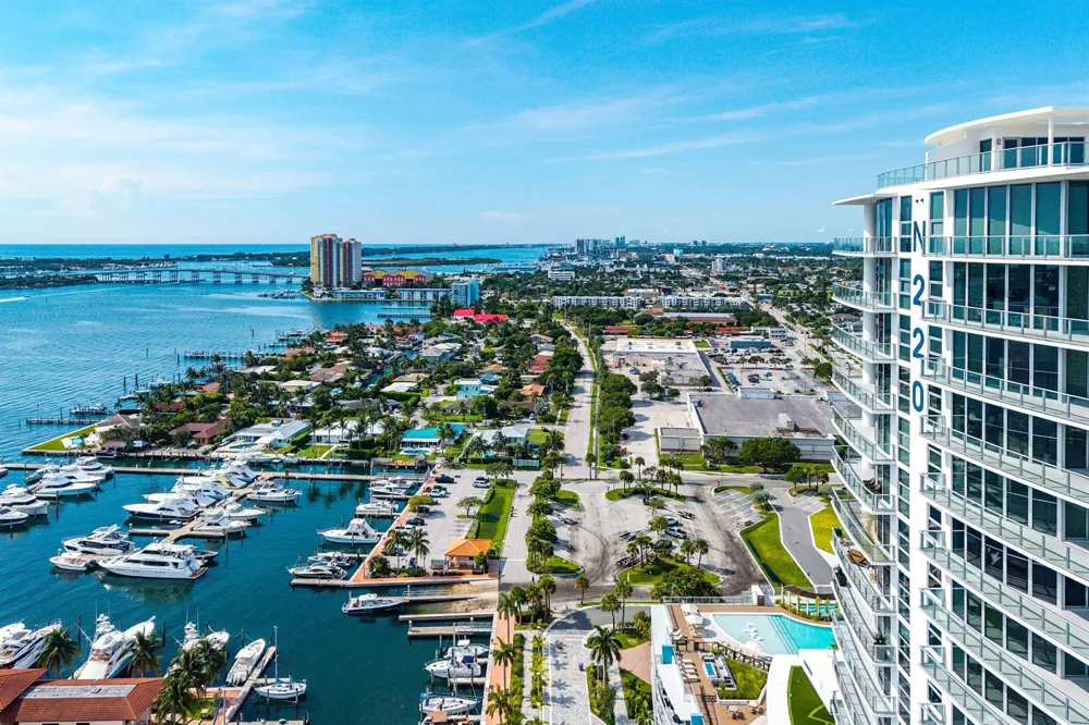 220 LAKE SHORE DR DRIVE #1107 Lake Park, FL 33403