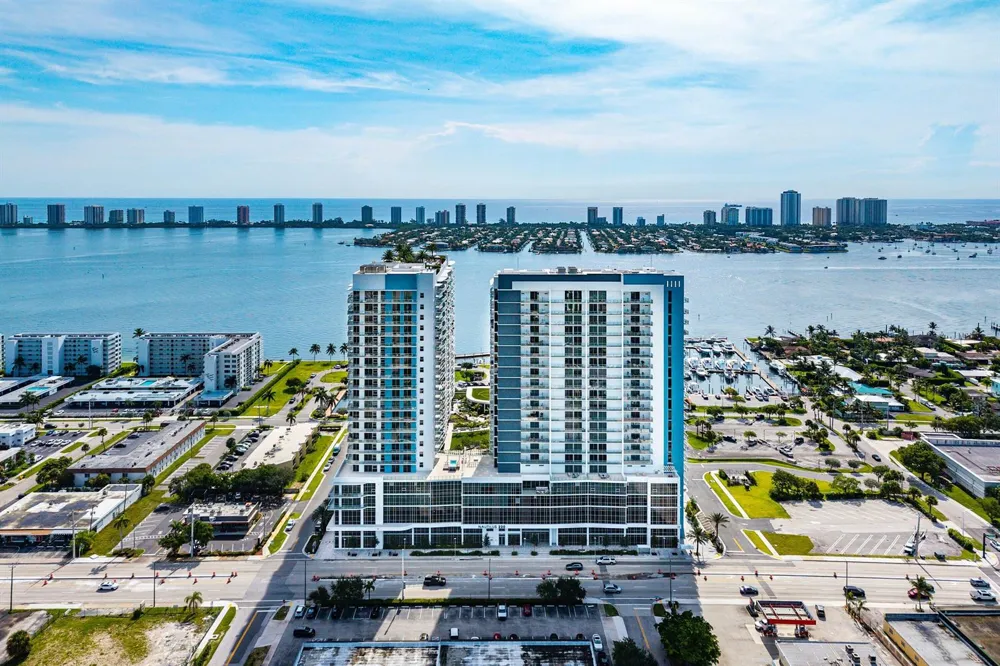 220 LAKE SHORE DR DRIVE #1107 Lake Park, FL 33403