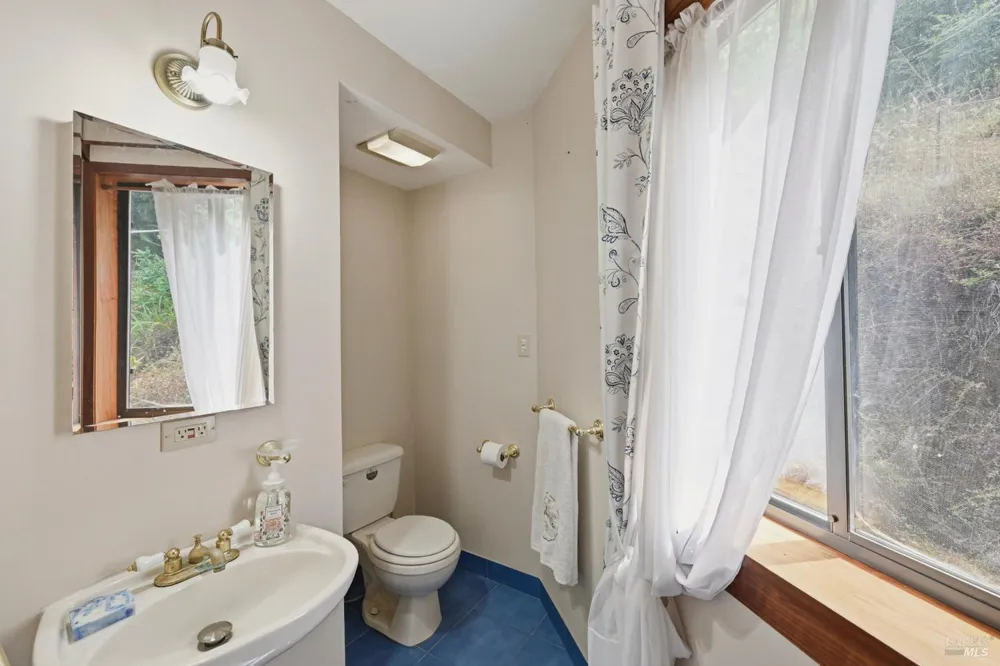 19300 Fort Ross Road Cazadero, CA 95421
