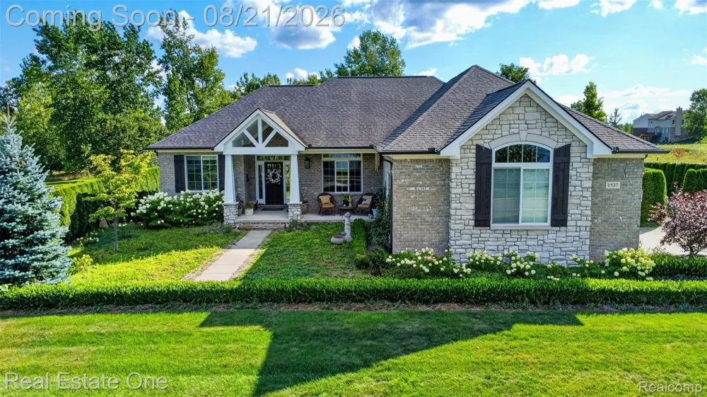 1537 Glass Lake Circle Oxford Charter Township, MI 48371