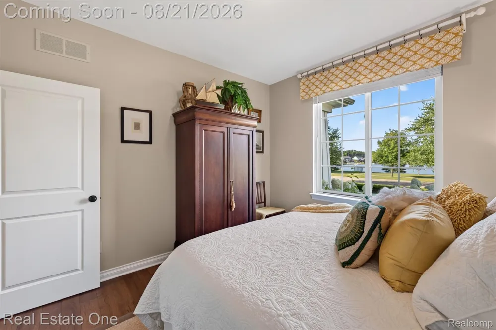 1537 Glass Lake Circle Oxford Charter Township, MI 48371