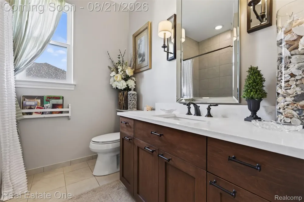1537 Glass Lake Circle Oxford Charter Township, MI 48371