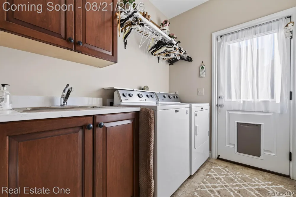 1537 Glass Lake Circle Oxford Charter Township, MI 48371