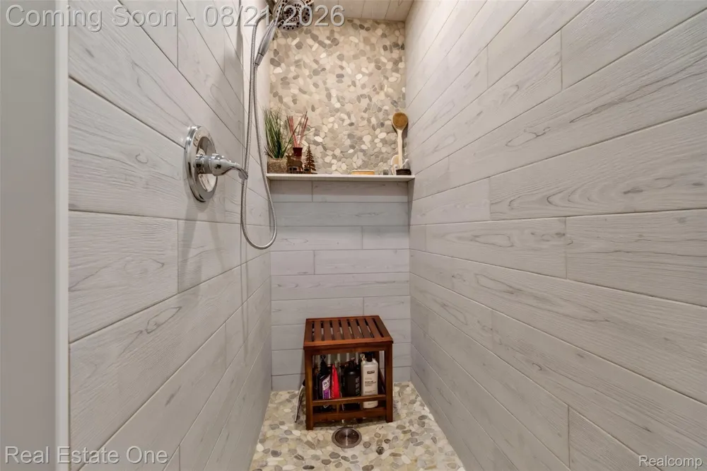 1537 Glass Lake Circle Oxford Charter Township, MI 48371