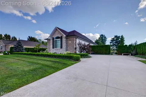 1537 Glass Lake Circle