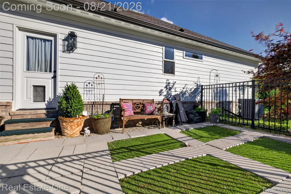 1537 Glass Lake Circle Oxford Charter Township, MI 48371