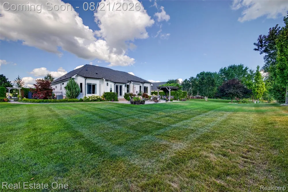 1537 Glass Lake Circle Oxford Charter Township, MI 48371